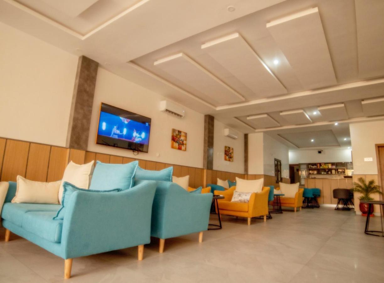 Urban Hotel ヌアクショット エクステリア 写真